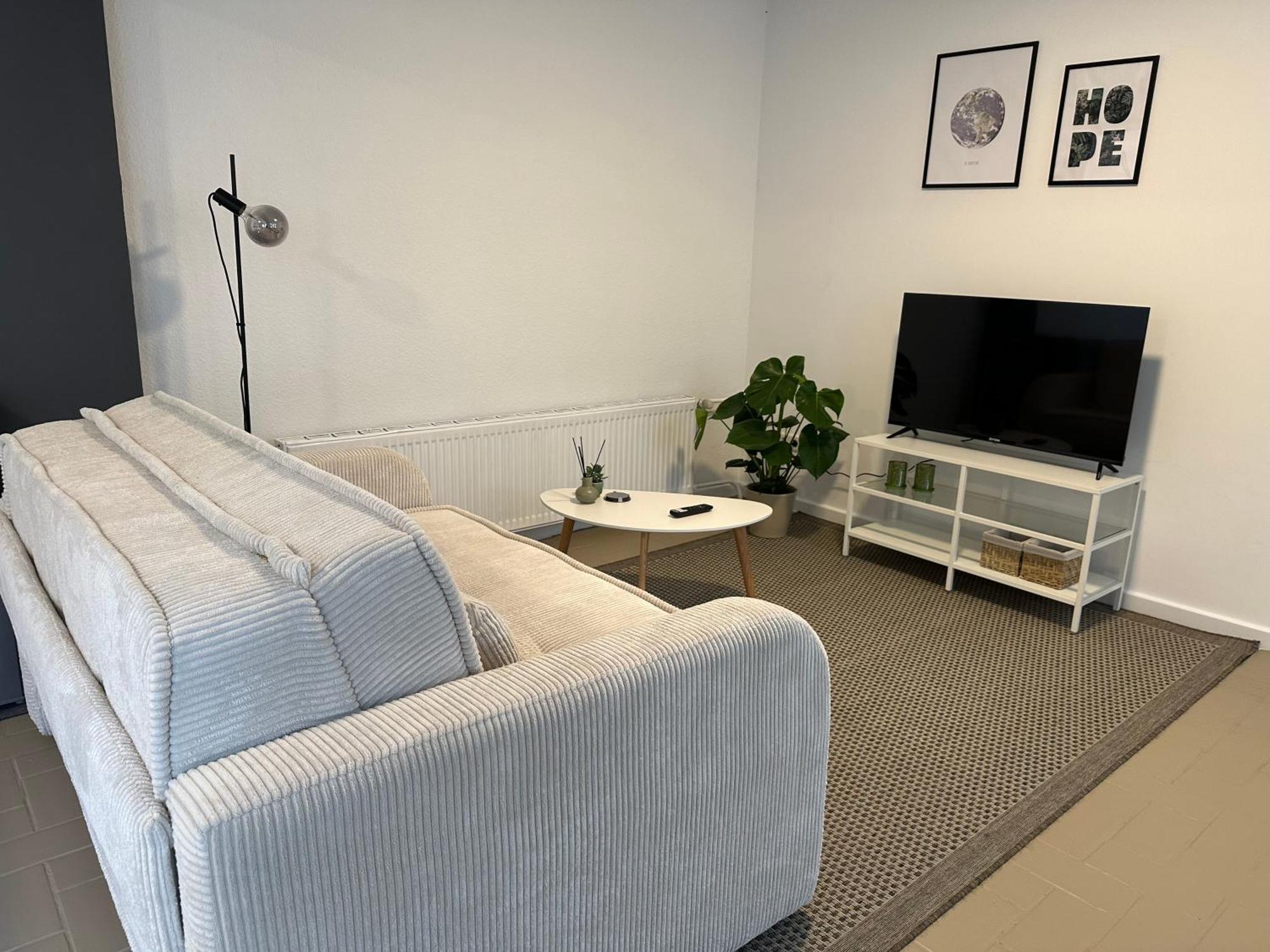 Bsd Apartment *